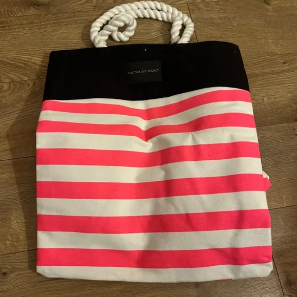 Victoria Secret Weekend Tote bag - nwot - large. - Picture 2 of 9